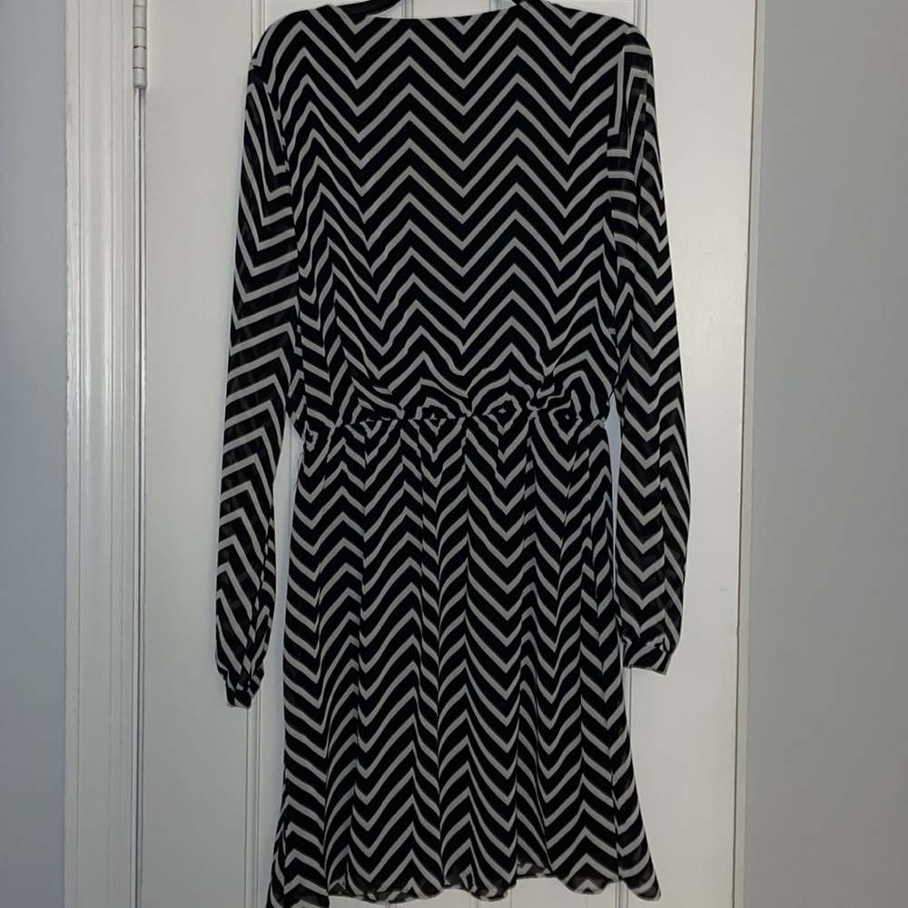 Express womens size small black and white dress - Picture 4 of 4